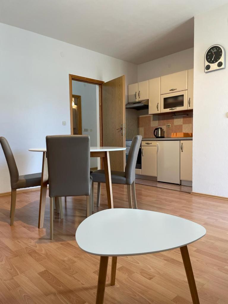 Apartment Place 2 Stay Hvar Town Exteriör bild